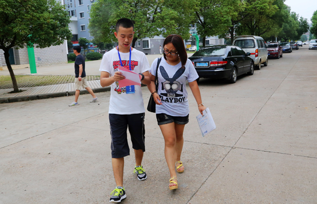 ͼΪ�����ƾ���ѧ������Ƶ������ѿ�
2014����һ������ӭ��־Ը�ߴ���ͬѧ������������.JPG